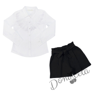 Комплект от блуза в бяло с дълъг ръкав и дантела и къси панталони в черно