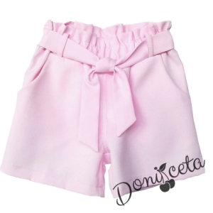 Детски комплект от къси панталони в розово с колан и тениска с момиче 3