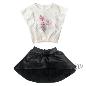 Детски комплект за момиче от блуза с цветя в екрю и кожена пола в черно 1