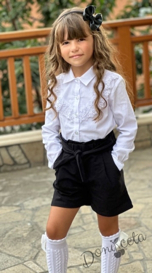 Детски комплект 3 части за момиче от къси панталонки , сако в черно и официална блуза с дълъг ръкав в бяло с дантела4