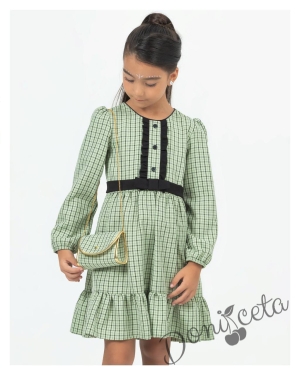 Детска рокля в зелено каре с чантичка и колан 2