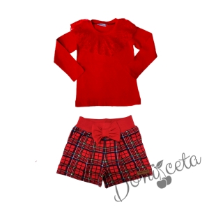 Детски комплект от къси панталонки в червено каре и блуза в червено с дантела