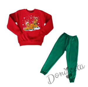 Ватиран коледен детски комплект с панталон в зелено и блуза в червено с две еленчета 1