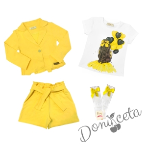 Комплект за момиче от тениска в бяло с балони, къси панталони и сако в жълто и чорапи