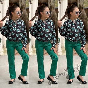 Комплект за момиче от блуза с дълъг  ръкав на сърца и панталон в зелено 1
