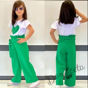 Комплект от тениска в бяло с зелено сърце и панталон 