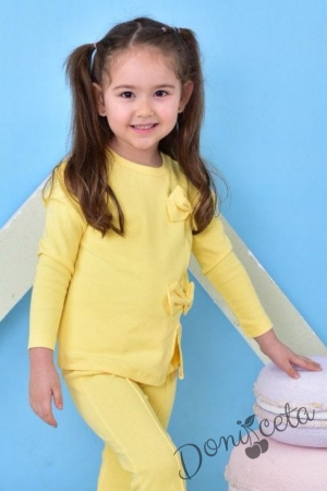 Комплект за момиче от 2 части в жълто с панделки 2