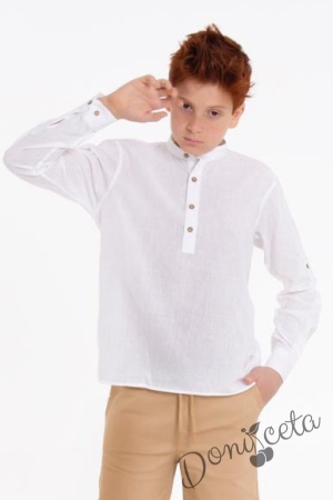 Детска риза с дълъг ръкав за момче в бяло без яка с бежови копчета 2
