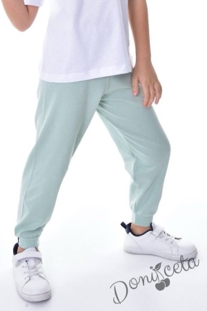 Комплект за момче от тениска в бяло и панталон в зелено SURE 3