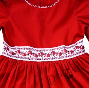 Детска рокля в екрю с фолклорни/етно мотиви в червено тип носия 2