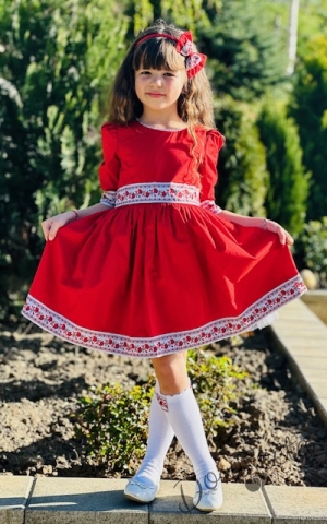 Детска народна носия-рокля в червено с фолклорни/етно мотиви 1