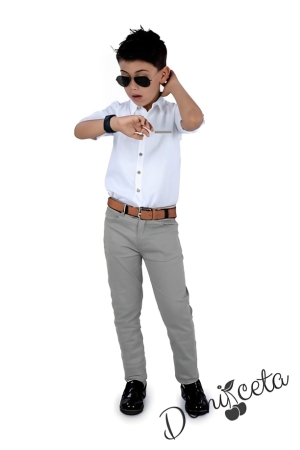 Детски комплект от риза с дълъг ръкав в бяло и дълъг панталон в сиво с колан 1