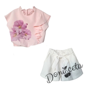Летен комплект от блуза в прасковено с цветя и къси панталони в бяло 1