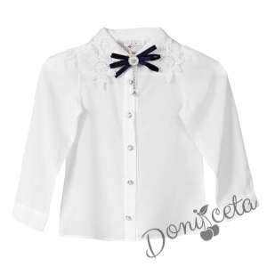 Детска риза в бяло за момиче с яка и вертикална къдрица и синя панделка 639727383221