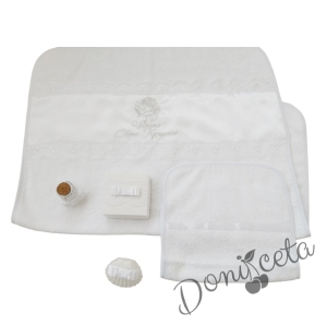 Комплект за кръщене от 5 части- хавлия, кърпа, кутия, сапун и шишенце в бяло